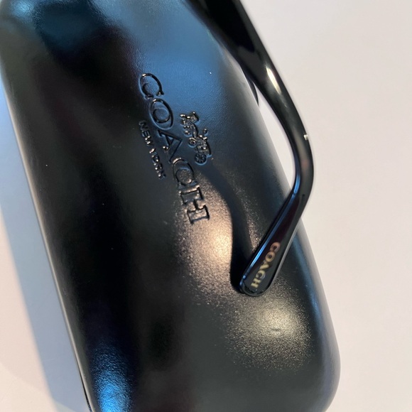 Coach Authentic Carriage Sunglasses Style # 5002T3 Black w matching leather case - Picture 5 of 11